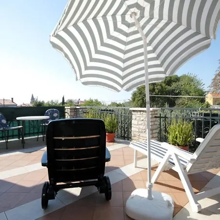 Semesterbostad House With A Parking Space Kanfanar, Istria - Sredisnja Istra - 7276