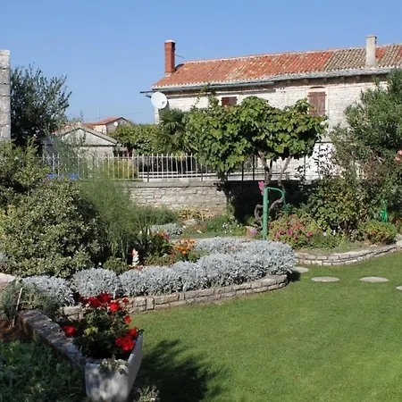 Dom wakacyjny House With A Parking Space Kanfanar, Istria - Sredisnja Istra - 7276