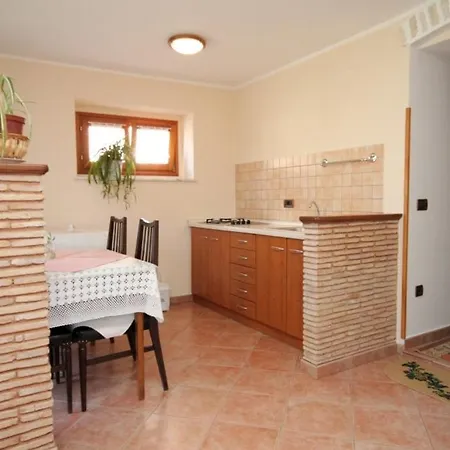 Semesterbostad House With A Parking Space Kanfanar, Istria - Sredisnja Istra - 7276